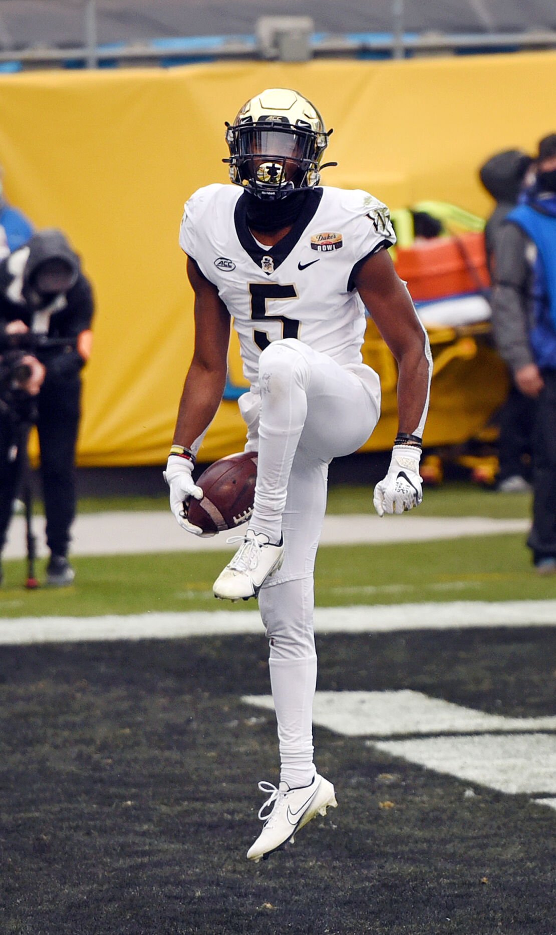 Wisconsin Wake Forest Duke's Mayo Bowl